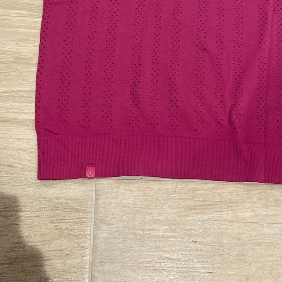 Rare Lululemon Tank Top - Color Magenta - Size 6 - Picture 5 of 5